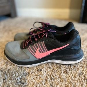 Sz 7.5 Womens Nike running shoe